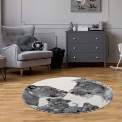 Šedý kulatý koberec do dětského pokoje s motivem lva