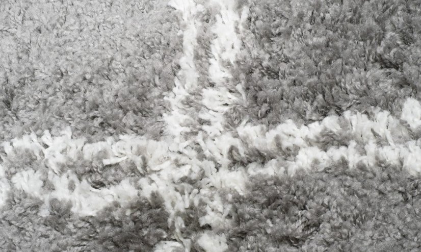 Huňatý šedý vzorovaný behúň