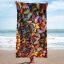 Rjava brisača za plažo z metulji