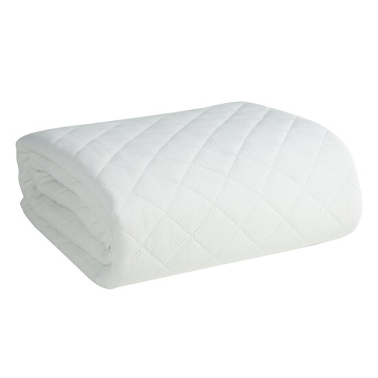 Velvet bedspread quilted in geometric pattern