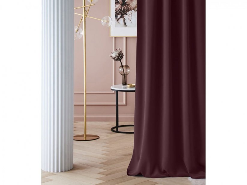 Модерна затъмняваща завеса с рингове в цвят бордо 140 х 280 см