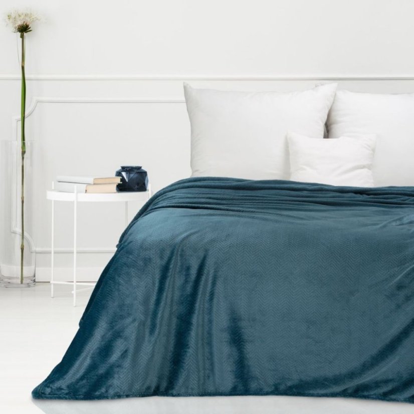 Plüschdecke mit geprägtem Muster blau