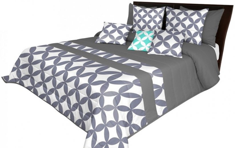 Luxusní přehoz na postel v šedé barvě s geometrickým motivem