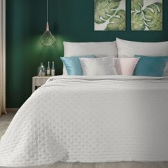 Fehér dekoratív steppelt ágytakaró
