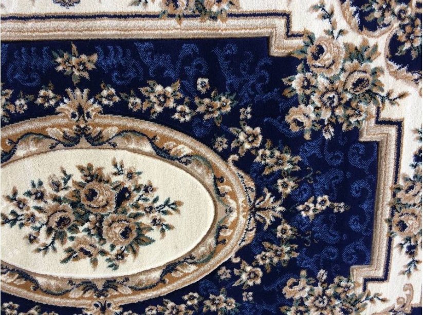 Tmavo modrý luxusný koberec do obývacej izby