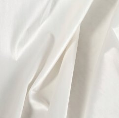 Elegantný zamatový záves zdobený volánom - biely