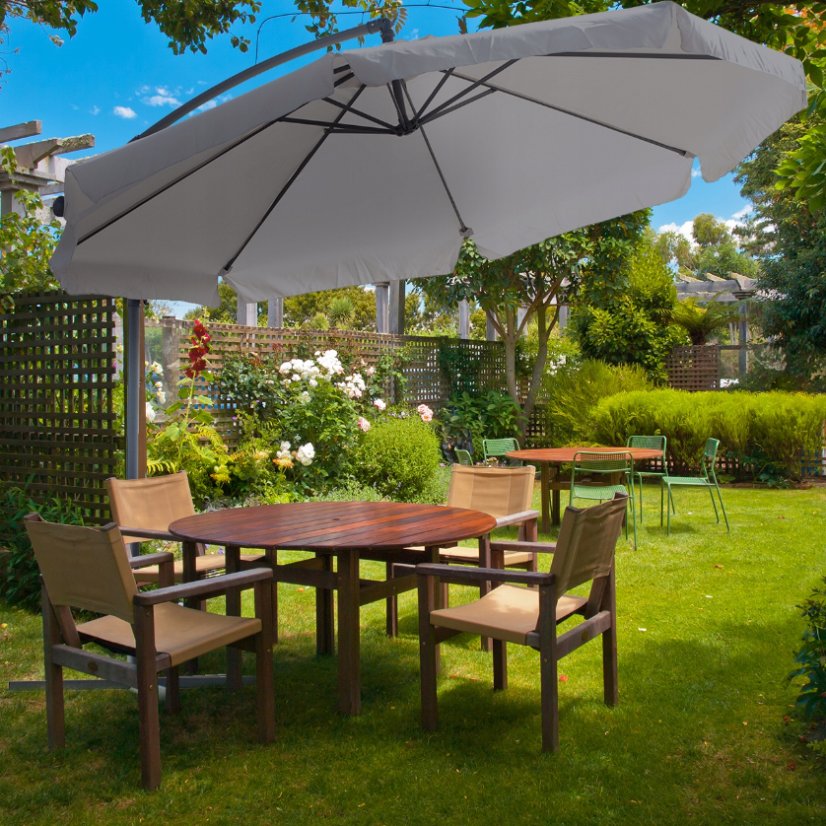 Veľký záhradný slnečník so stojanom šedej farby