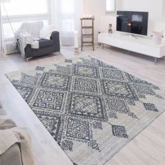 Skandinavischer Teppich mit Mustern