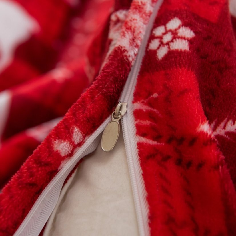 Warme Weihnachtstücher aus Mikroplüsch - rot mit Rentiermotiv