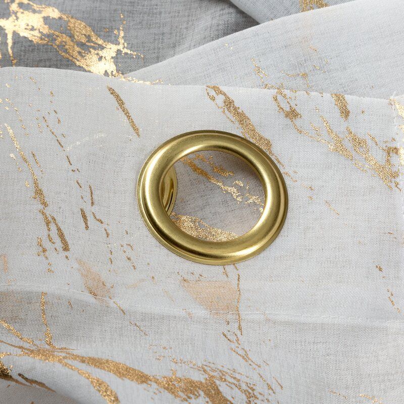 Bílá záclona na kruzích s elegantním lesklým potiskem 140 x 250 cm