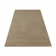 Shaggy jednobarevný koberec v béžové barvě