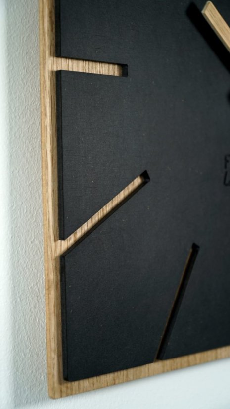 Brillante, schwarze, schlichte Wanduhr für modernes Interieur, 40cm