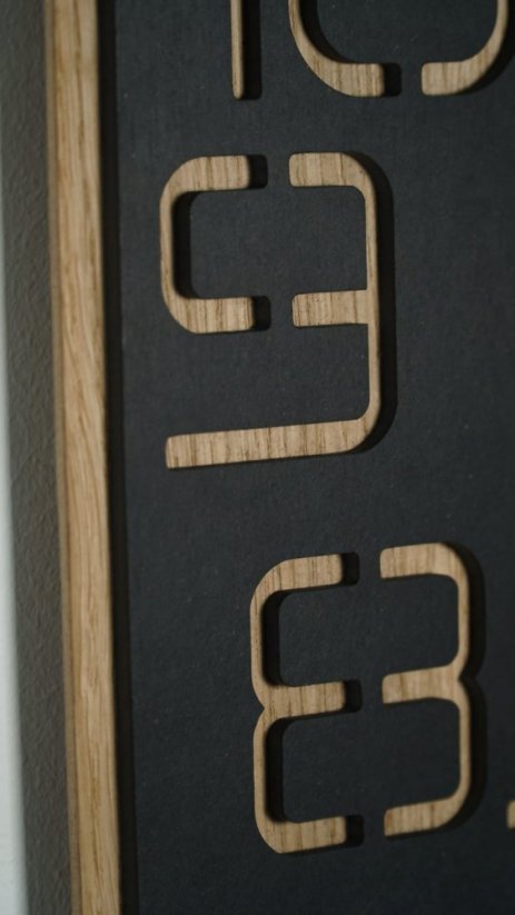 Design stenska ura v kombinaciji lesa in črne barve 40 cm