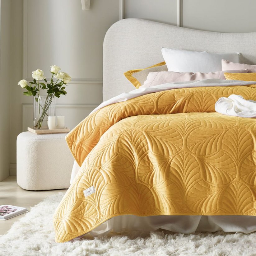 Cuvertură de pat din catifea galbenă Feel 240 x 260 cm