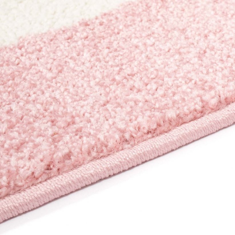 Ružový koberec s motívom mráčika do detskej izby