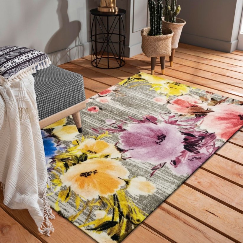 Качествен шарен килим с мотив на цветя