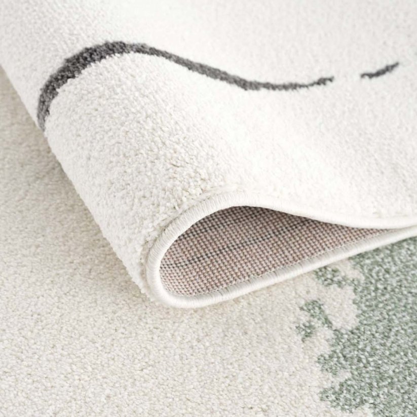 Кремаво килимче със зелени детайли за детска стая