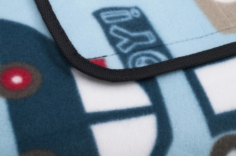 Pikniková deka v modrej farbe s autíčkami