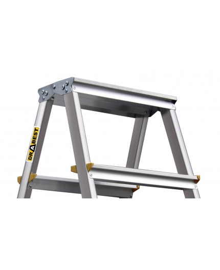 Scala a gradini bifacciale in alluminio, con 6 gradini e una capacità di carico di 150 kg