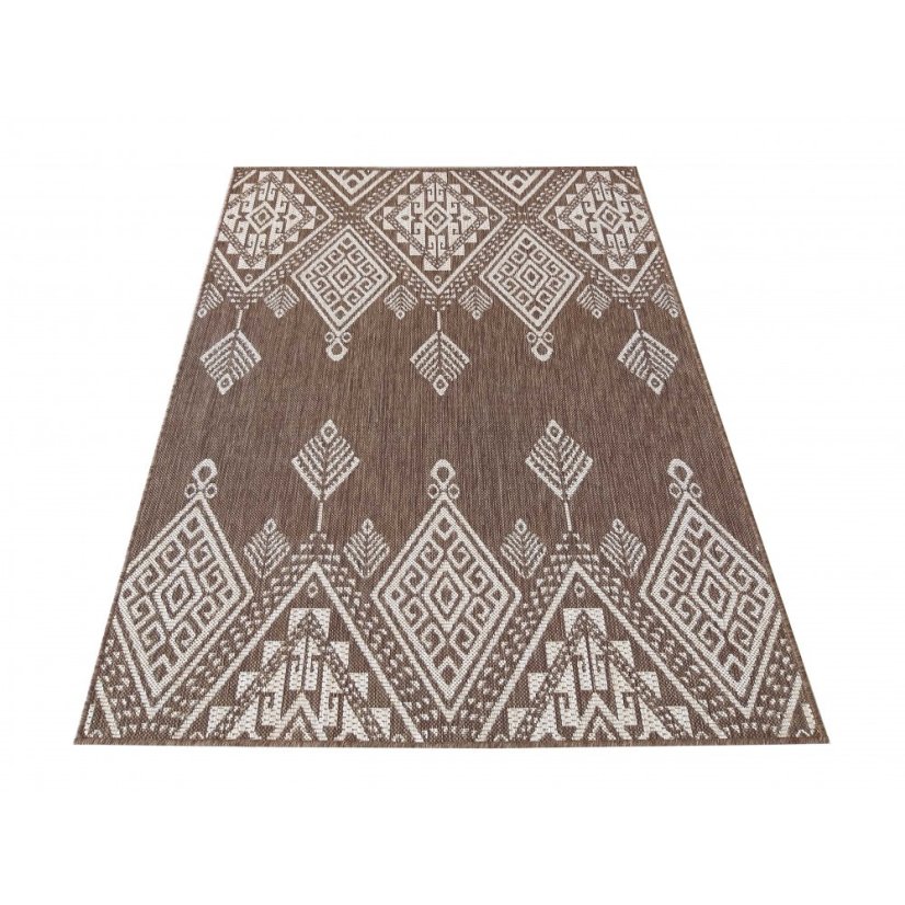 Covor unic cu un model geometric modern