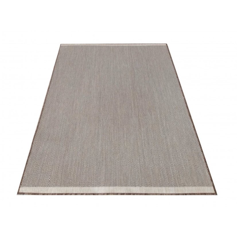 Tappeto marrone liscio semplice e pratico
