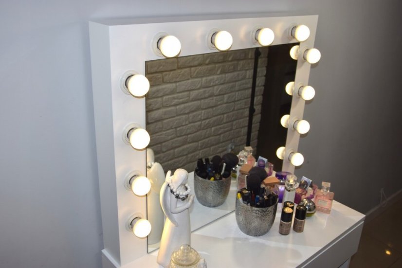 Toaletný stolík so svetielkami bez taburetky