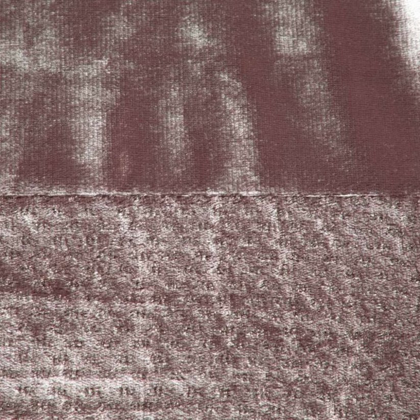 Prehoz a deka v púdrovej farbe z kavlitného materiálu