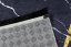 Covor trend negru cu model geometric auriu