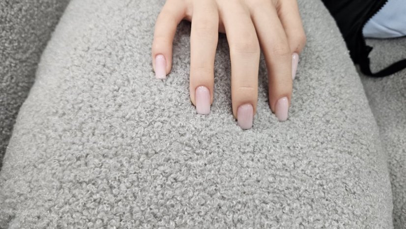 Kauč na razvlačenje s funkcijom spavanja - udoban i praktičan za dnevni boravak