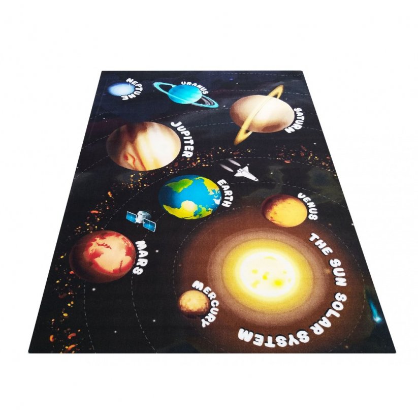 Čierny koberec s motívom vesmíru do detskej izby