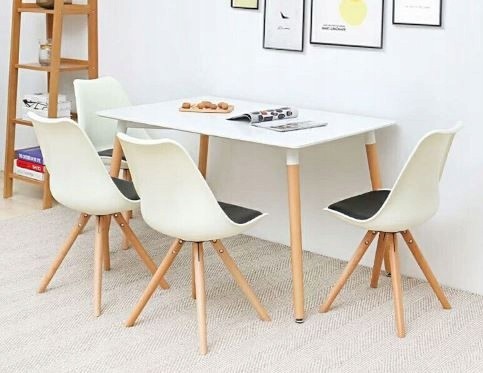 Černá pohodlná židle do moderního interiéru