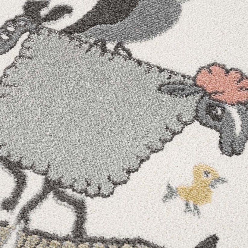Okrúhly koberec so zvieratkami do detskej izby