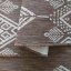 Covor unic cu un model geometric modern
