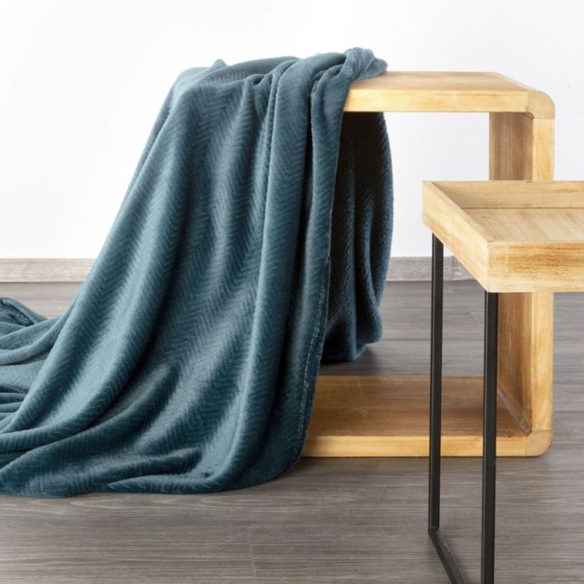 Plüschdecke mit geprägtem Muster blau