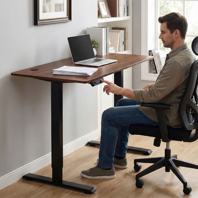 Elektricky výškově nastavitelný pracovní stůl s černými nohami - 120 x 60 cm