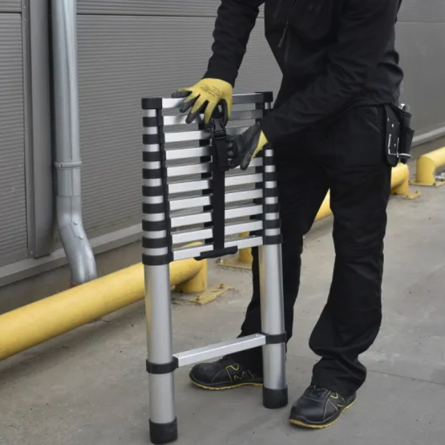 Hliníkový teleskopický rebrík 11-stupňový 125 kg