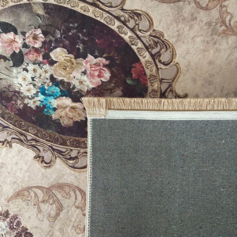 Farebný koberec vo vintage štýle