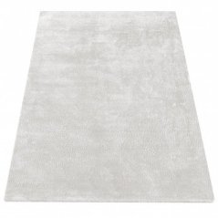 Krémový koberec s vyšším vlasom