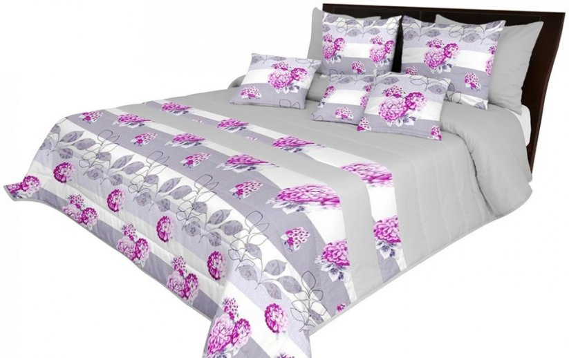 Sivý prešívaný prehoz na posteľ s motívom kvetov