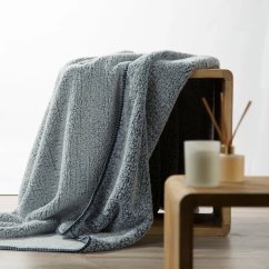 Kvalitná deka so štruktúrou barančeka - modrá