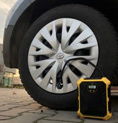 kompakter Autokompressor 12V mit Leistung 100W