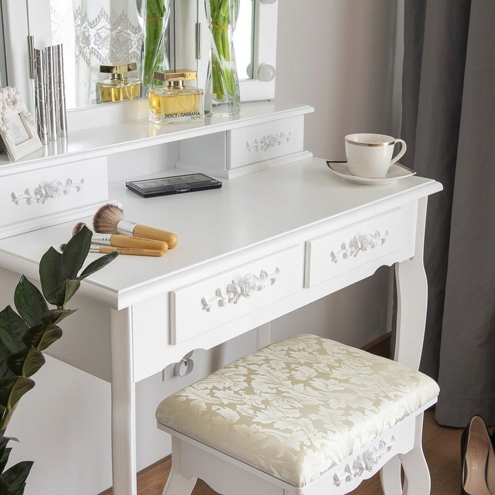 Moderný toaletný stolík s LED osvetlením v bielej farbe