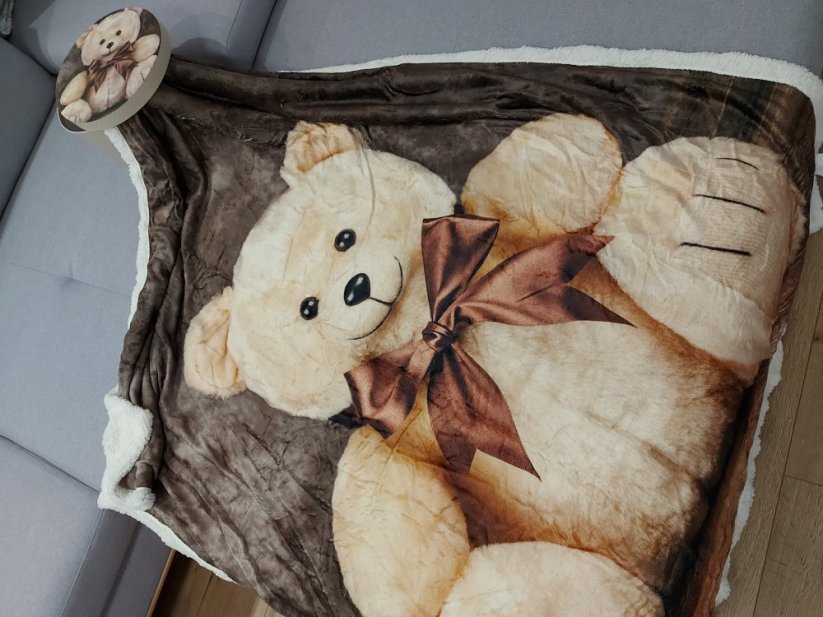 Изолирано детско одеяло с плюшено мече в подаръчна кутия 130 х 160 см