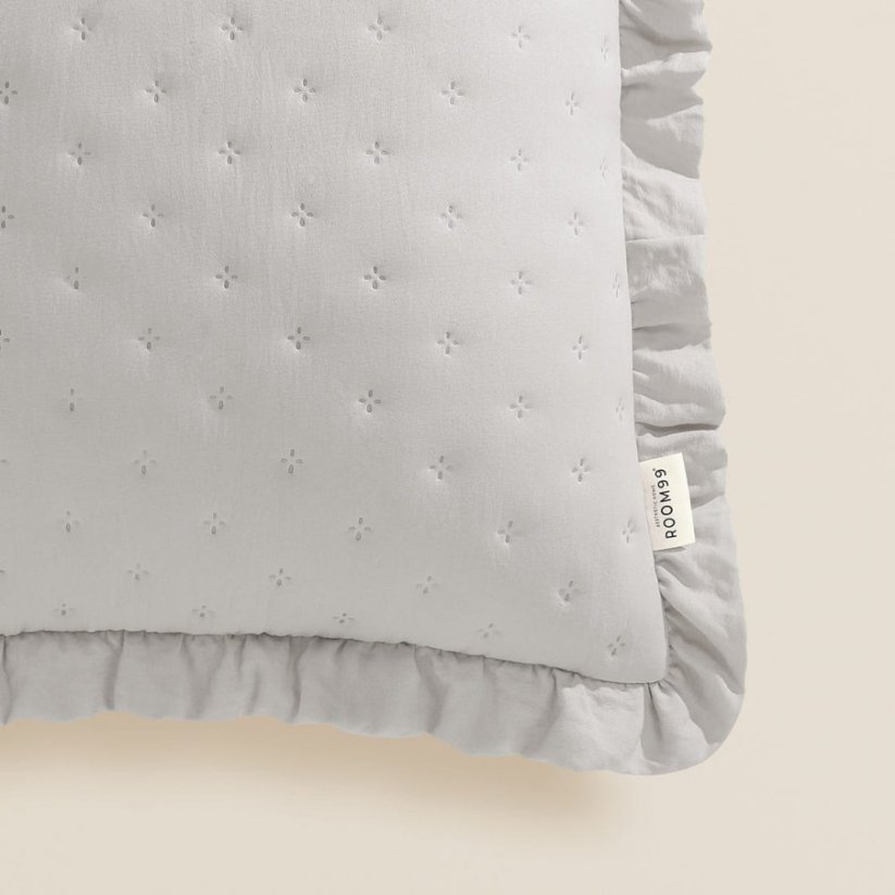 Romantična jastučnica MOLLY u svijetlo sivoj boji 45 x 45 cm