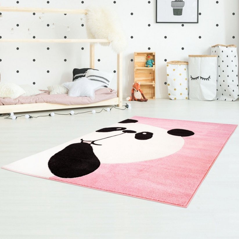 Ružový koberec s motívom pandy do dievčenskej izby