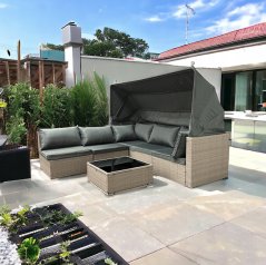 Béžové ratanové sedenie so slnečnou clonou - modulárne