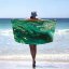 Плажна кърпа със зелен абстрактен модел