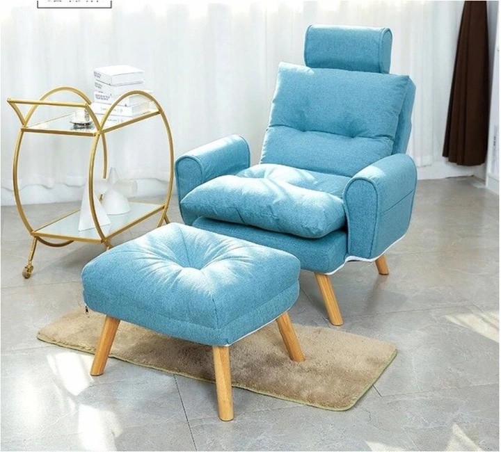 Einzigartiger hellblauer Liegestuhl
