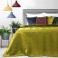 Sametový přehoz na postel v žluté barvě s prošíváním