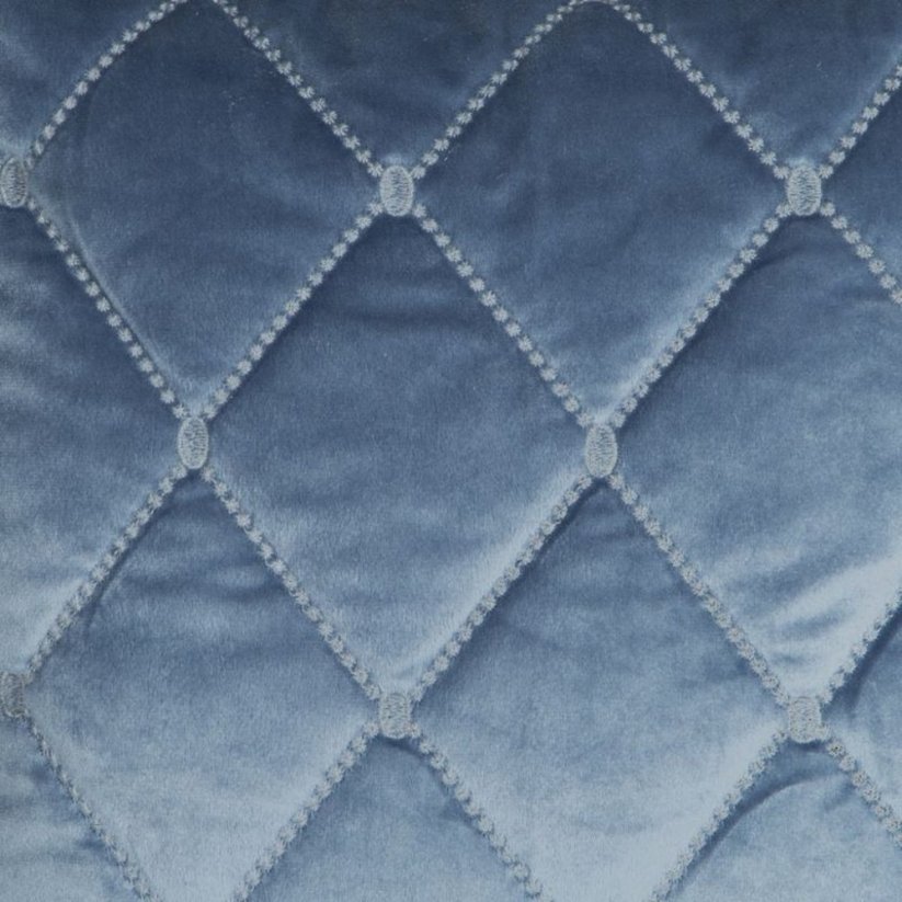 Prešívaný zamatový prehoz na posteľ modrej farby